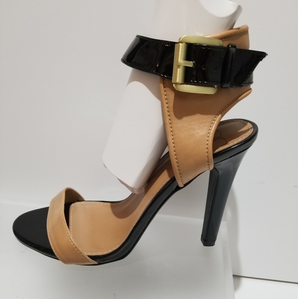 Diva Strapy High Heel Sandal size 8